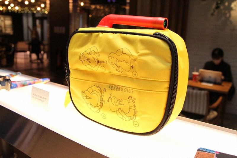 JALの廃材を利用したライフベストポーチとシートベルトキーホルダー