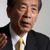 衆院選などについて語る立憲民主党の代表代行を務めた平野博文さん＝同党本部の別館で2021年12月2日、梅村直承撮影