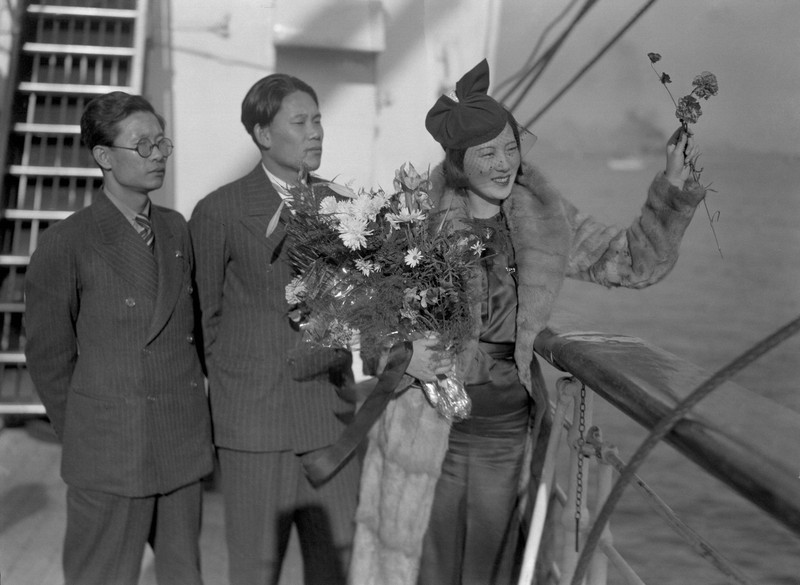 1957年 崔承喜 ブロマイド　サイン入り舞踏家の写真 映画「承喜」の初期制作資金を集めるプロジェクト。あなたの浄財が感動