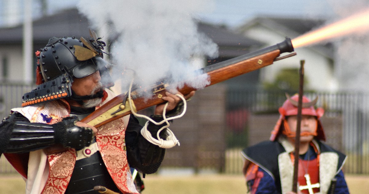 火縄銃の空砲とどろき歓声 大友宗麟鉄砲隊が演舞披露 大分 毎日新聞