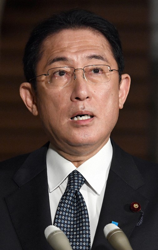 記者団に自身の今年の漢字を「拓」と語る岸田文雄首相=首相官邸で2021年12月13日午後6時、竹内幹撮影