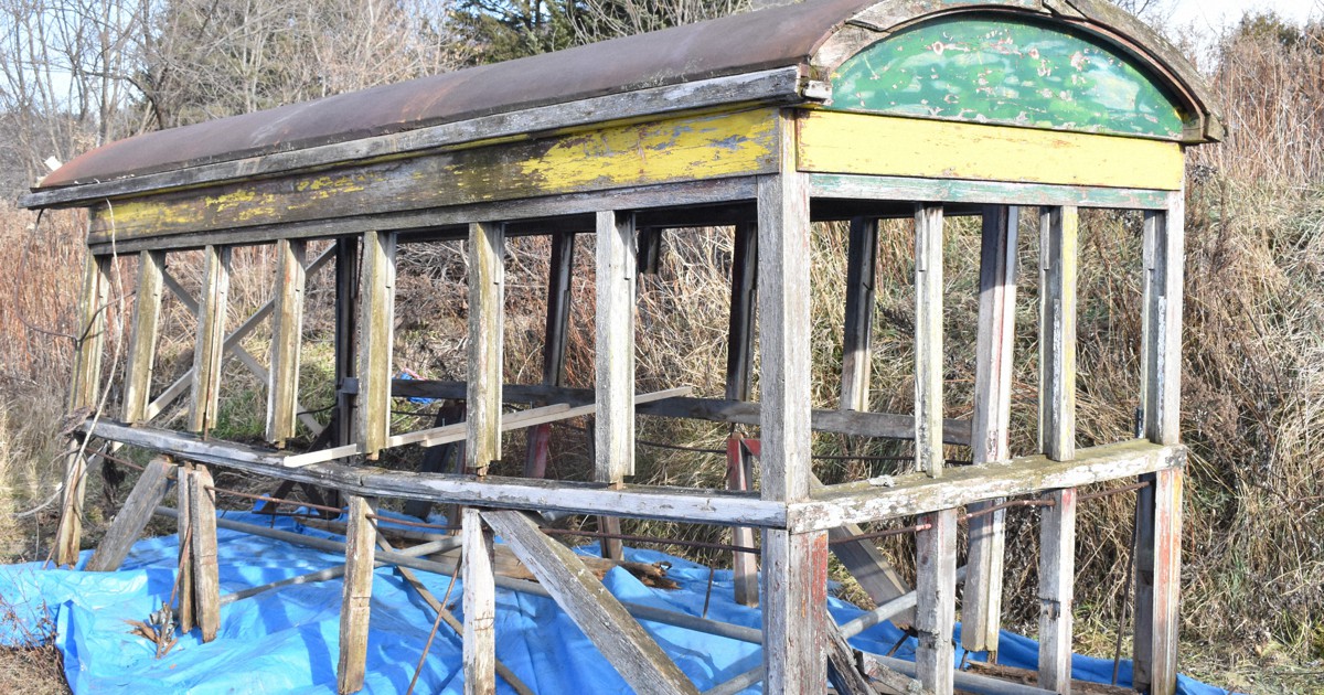 朽ちる寸前 廃線の森林鉄道客車を復元へ NPO引き取り 北海道 | 毎日新聞