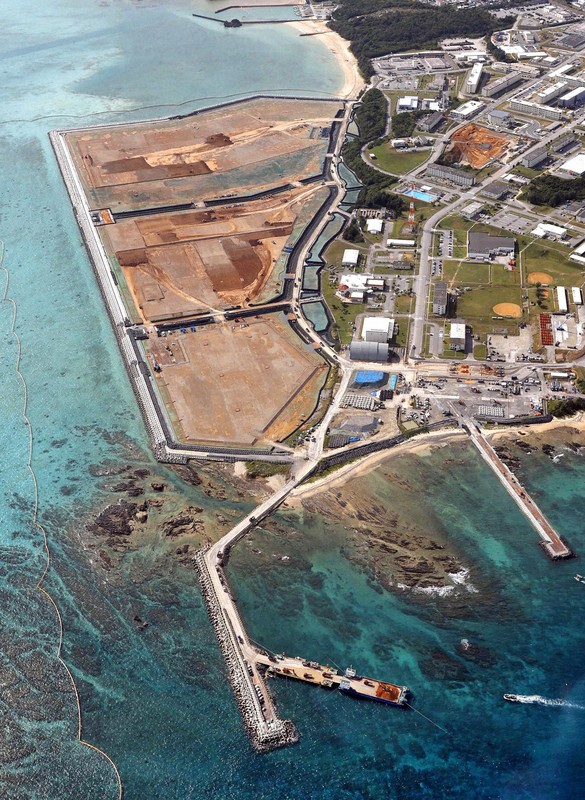 土砂投入から3年を迎える辺野古沿岸部の米軍キャンプ・シュワブ南側の海域=沖縄県名護市で2021年11月20日、本社機「希望」から