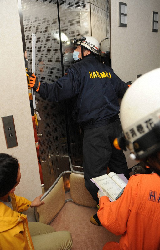 Despite constant quake threat, risks remain of getting trapped in