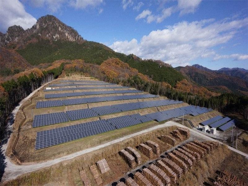 中之条町が設置する「沢渡温泉第1太陽光発電所」=群馬県中之条町提供