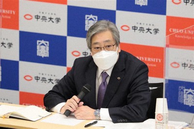 質問に答える河合学長