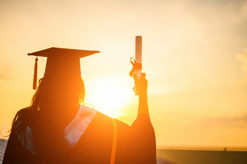MBAを持つ人の需要が高まり、初任給も上昇している