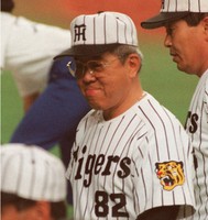 広島に勝利し、中日と同率ながら6年ぶりの首位にニンマリする野村克也監督＝1999年6月9日、中村真一郎撮影