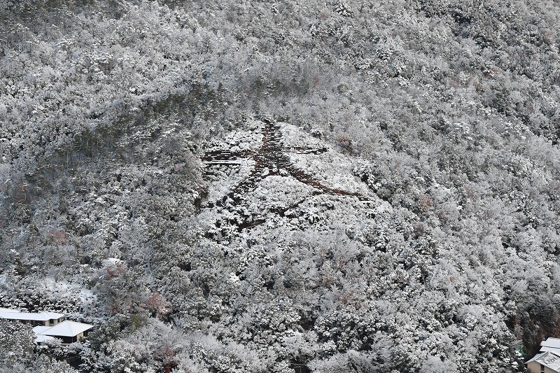 金閣寺も雪化粧 西日本の各地で厳しい冷え込み [写真特集13/10] | 毎日新聞