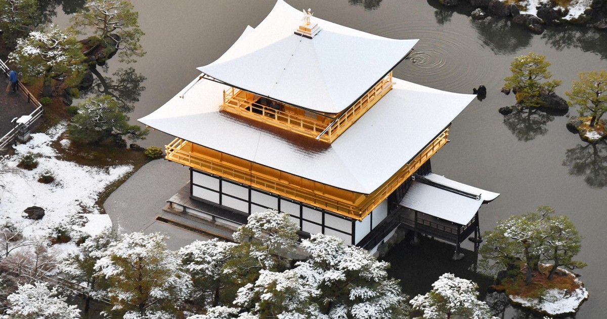 金閣寺も雪化粧 西日本の各地で厳しい冷え込み | 毎日新聞