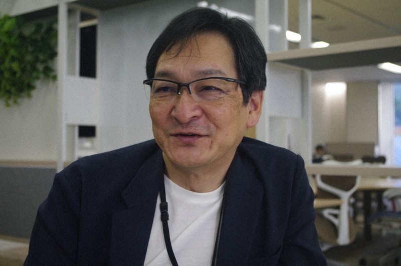 「新たなアイデアのためには人が出会う場が必要」とインタビューに答えるeーJanネットワークスの坂本史郎社長=高知市のeーJanラボで、2021年12月2日午後3時7分、小林理撮影