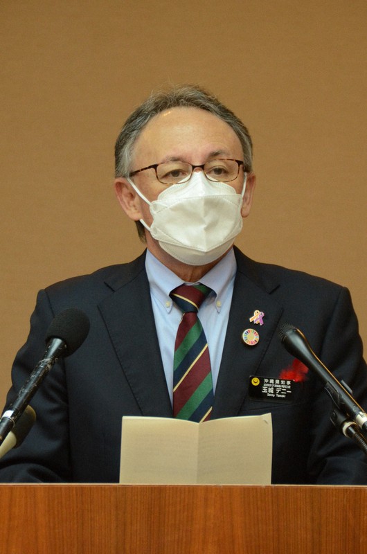 沖縄知事が米軍人らの外出禁止申し入れ 大規模クラスター 毎日新聞