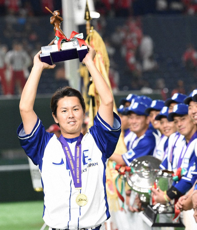 第90回都市対抗野球大会で橋戸賞を受賞した須田幸太投手=東京ドームで2019年7月、丸山博撮影
