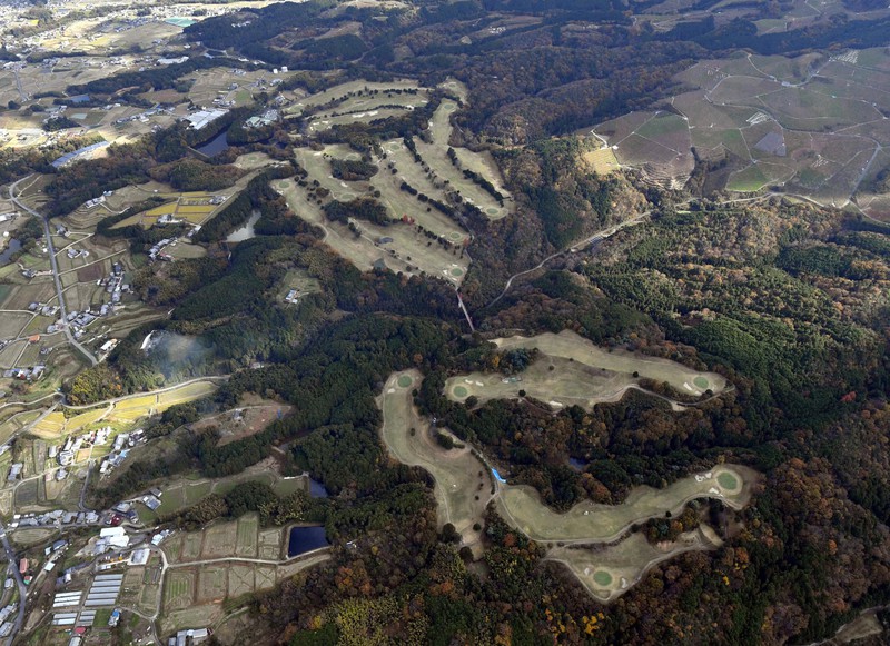 県が整備する大規模広域防災拠点の予定地=五條市で2020年12月1日、本社ヘリから加古信志撮影