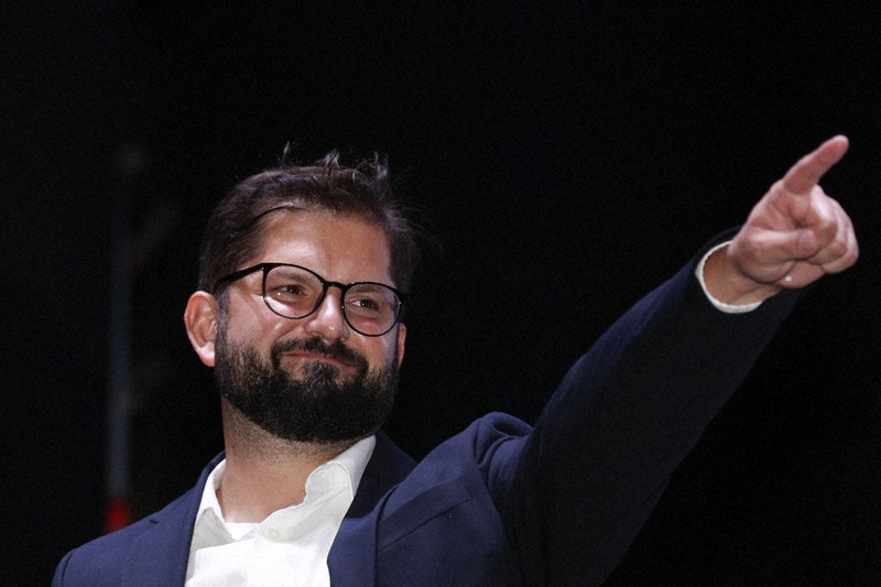 毎小ニュース 国際 35歳 チリ大統領に 毎日新聞