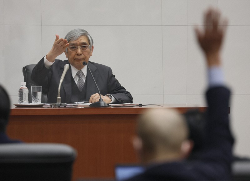 金融政策決定会合を終え、記者会見する日銀の黒田東彦総裁＝日本銀行本店で2021年12月17日（代表撮影）