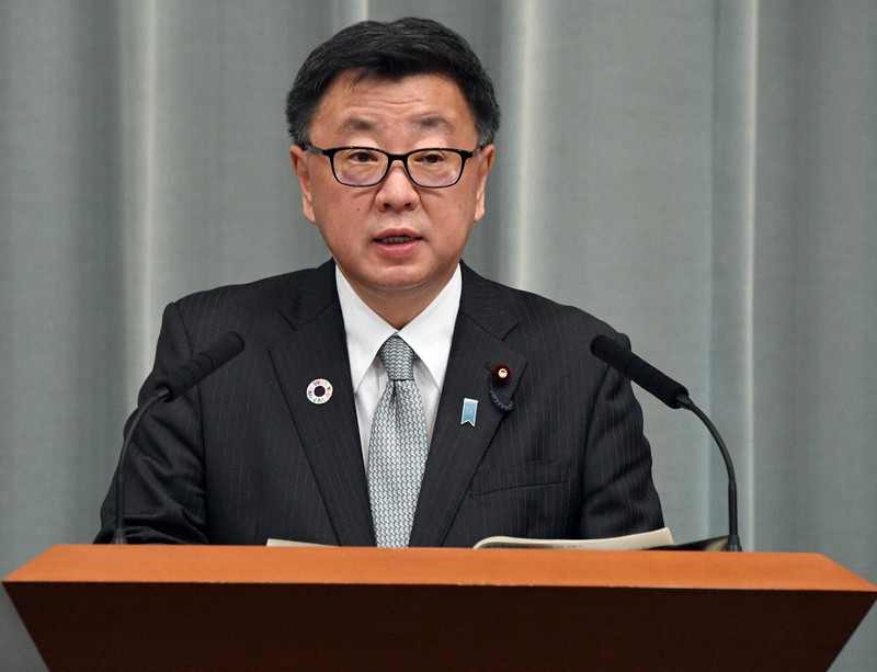 北京冬季五輪に政府高官の派遣を見送る方針を記者会見で表明する松野博一官房長官=首相官邸で2021年12月24日午前11時36分、竹内幹撮影