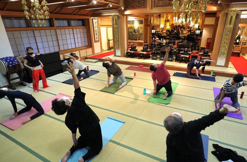 読む写真 Photo はいポーズ 煩悩も発散 毎日新聞