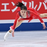 女子フリーで演技する住吉りをん＝さいたまスーパーアリーナで2021年12月25日、手塚耕一郎撮影