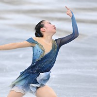 女子フリーで演技する松生理乃＝さいたまスーパーアリーナで2021年12月25日、手塚耕一郎撮影