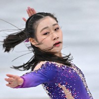女子フリーで演技する3位の河辺愛菜＝さいたまスーパーアリーナで2021年12月25日、手塚耕一郎撮影