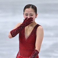 女子フリーの演技後、会心の出来に感極まる渡辺倫果＝さいたまスーパーアリーナで2021年12月25日、手塚耕一郎撮影