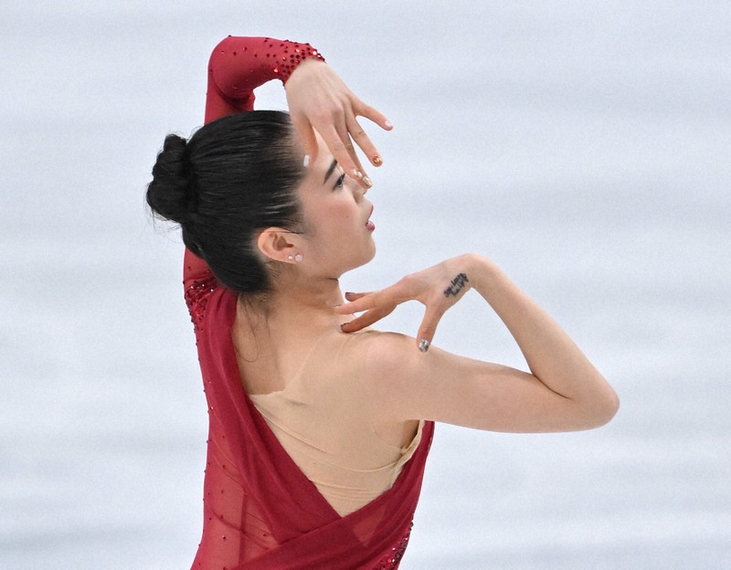 女子フリーで演技する宮原知子＝さいたまスーパーアリーナで2021年12月25日、手塚耕一郎撮影