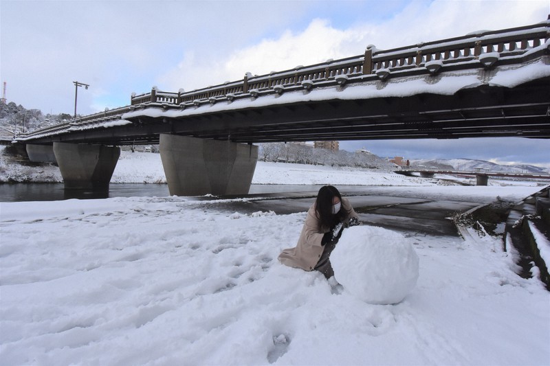 福井市で積雪22センチ 除雪作業で2人軽傷 国道は7時間通行止め 毎日新聞