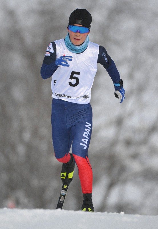 ノルディックスキー距離男子5キロクラシカル立位で優勝した川除大輝=北海道旭川市の富沢クロスカントリースキーコースで2021年12月26日、宮間俊樹撮影