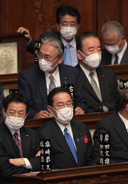 岸田首相、安倍氏との「すきま風」 隔たる政策 煙たい存在なのか