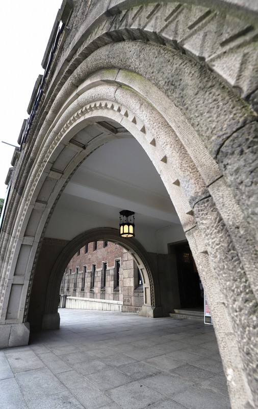 Retro Japan: Ex-military headquarters at Osaka Castle open