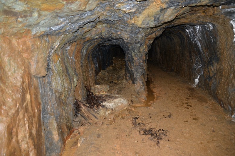 世界文化遺産登録を目指す相川鶴子金銀山の坑道の一つ「大切山間歩(まぶ)」=新潟県提供