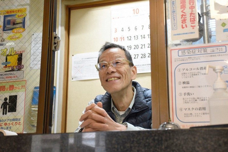 ビジネスホテル福助の大倉康弘さん=大阪市西成区で2021年10月26日午前10時55分、清水晃平撮影
