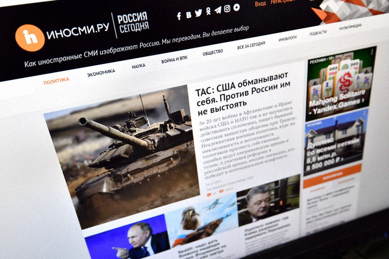 ヤフーニュースの読者コメント欄を引用した翻訳記事を掲載しているロシア政府系メディアのサイト=北山夏帆撮影