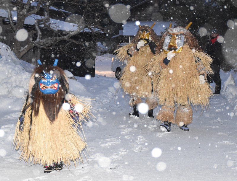 4歳のナマハゲ登場 「なんとめんけぇ」大みそかに笑顔 | 毎日新聞