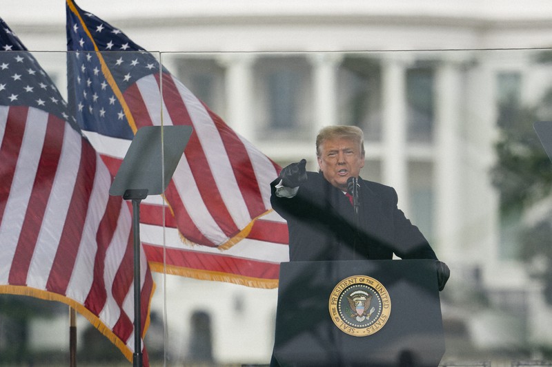 支持者に呼びかけるドナルド・トランプ氏、2021年1月6日撮影=AP
