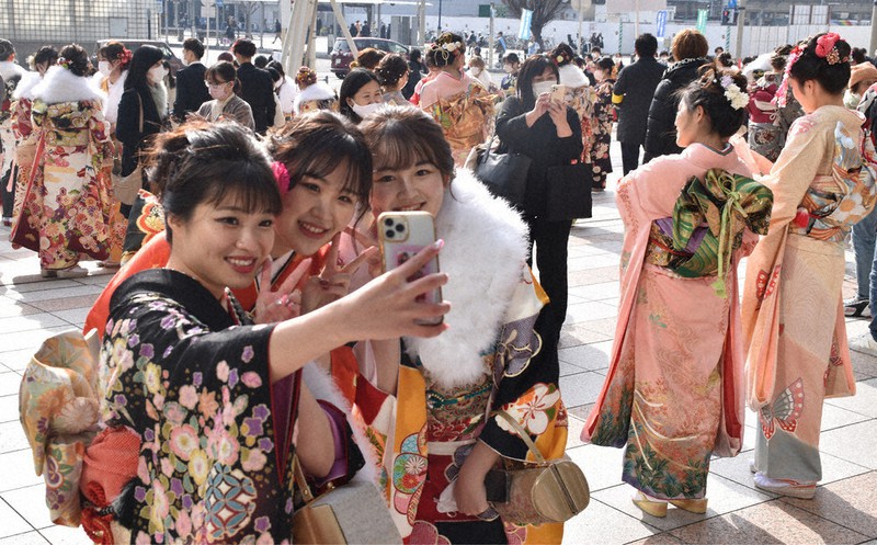 対策尽くし 門出祝福 全市町で成人式 時間で分散開催 家族の入場制限 香川 毎日新聞