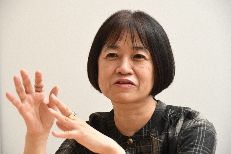 ブックウオッチング：『愚かな薔薇』 恩田陸さん | 毎日新聞