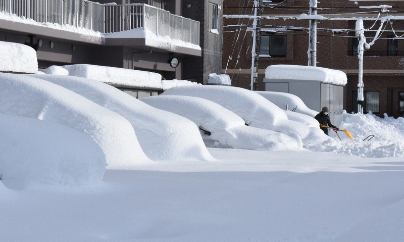 北海道の雪 北海道で初雪、初冠雪 札幌では平年より8日、昨年より22日早く [写真