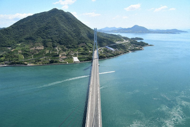 多々羅大橋の塔頂から眺めた生口島=愛媛県今治市で2017年5月、渕脇直樹撮影