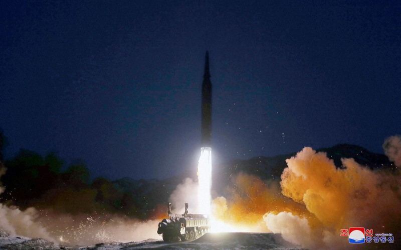 北朝鮮の国防科学院が行った極超音速ミサイルの試射=2022年1月11日朝、朝鮮中央通信・朝鮮通信