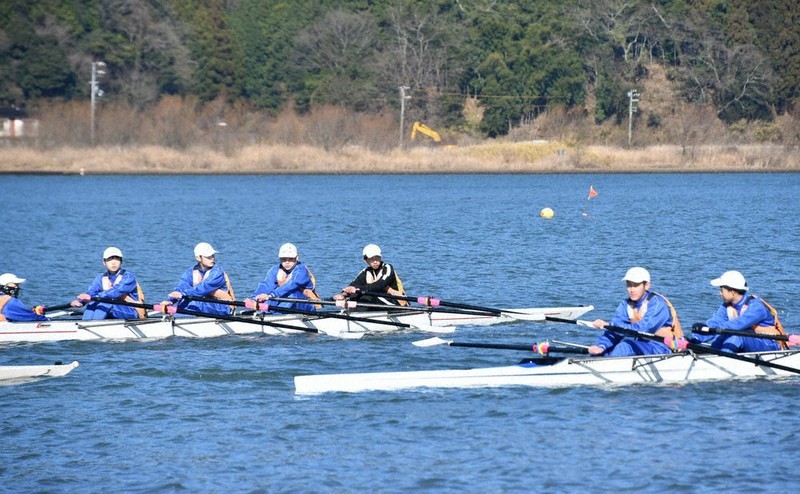 円山川をス イスイ 豊岡の漕艇場 初漕ぎ会 兵庫 毎日新聞