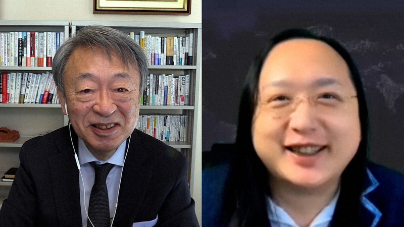 オンラインで対談する台湾デジタル担当相のオードリー・タンさん(右)と池上彰さん=2021年12月30日撮影