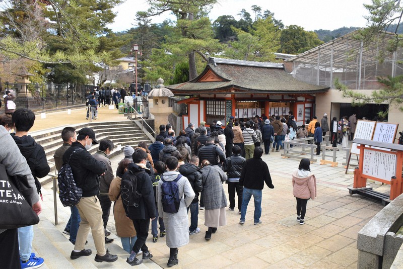 正月のにぎわい一転 閑散 まん延防止で宮島に打撃 しょうがない 毎日新聞