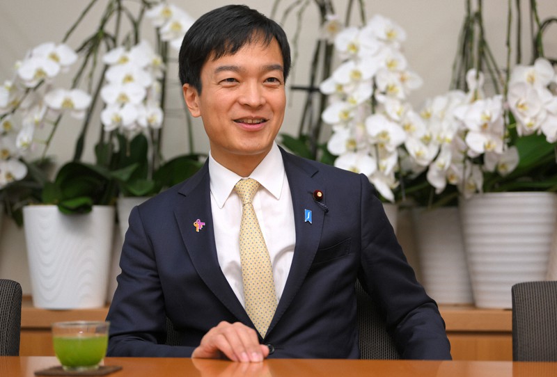 フェムテックについて話す自民党の宮路拓馬衆院議員=衆院第1議員会館で2021年12月16日、宮間俊樹撮影