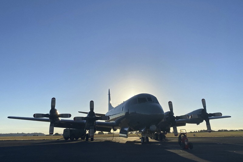 トンガの調査に向かうニュージーランド軍機=北部オークランドで2022年1月17日(ニュージーランド軍提供・AP)