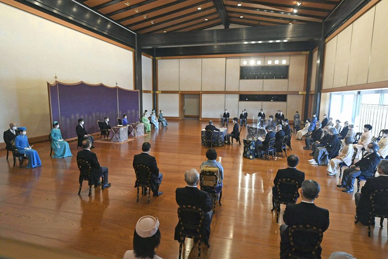 天皇、皇后両陛下と皇族方が出席されて行われた「歌会始の儀」=皇居・宮殿「松の間」で2022年1月18日午前10時36分(代表撮影)