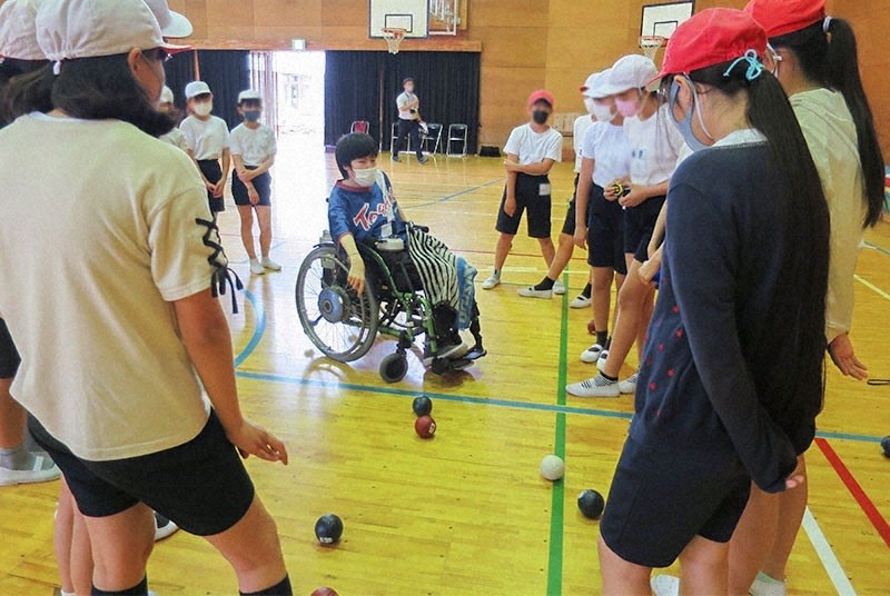 注目集めるボッチャの魅力をもっと 大学公認パラ団体が普及に力 毎日新聞