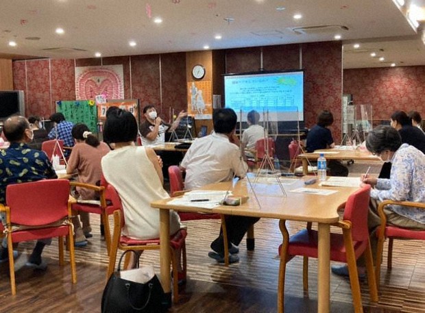 那須塩原市内の福祉関係者らでつくる「にしなすケアネット」内の「ヤングケアラー協議会」の様子=栃木県那須塩原市社会福祉協議会提供