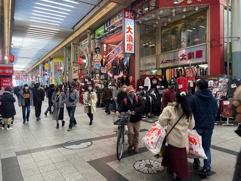 まん延防止等重点措置の対象地域に愛知県が追加されてから初の週末となった大須商店街=名古屋市中区大須3で2022年1月22日午後2時57分、森田采花撮影